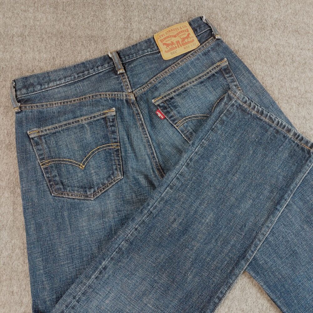 Levis 501 Straight Leg Fit Button Fly Jeans Mens 33x32 (Fit 32x30) Blue